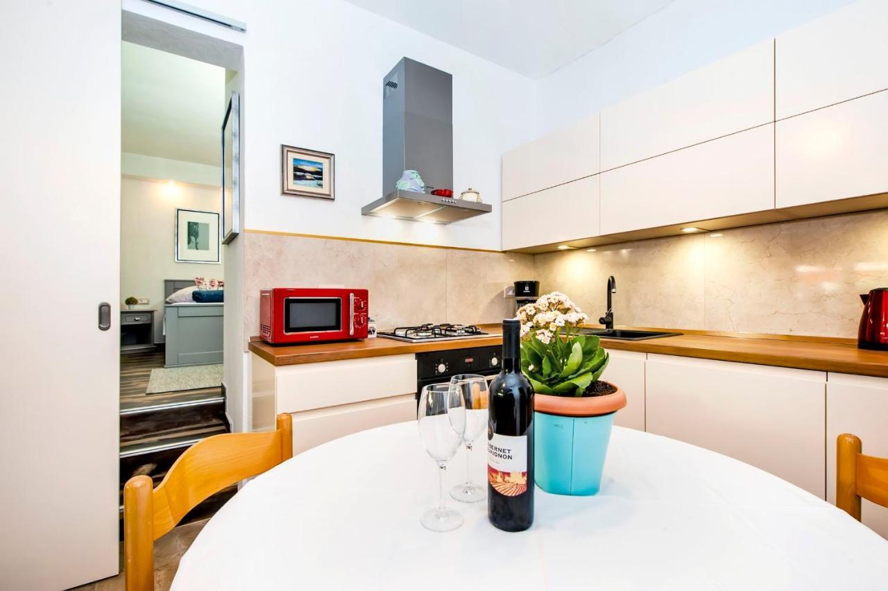 Apartments Karmen Rovinj Exterior photo