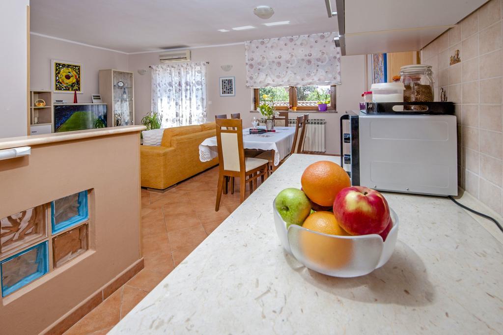 Apartments Karmen Rovinj Exterior photo