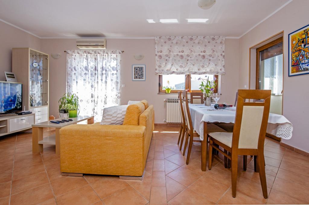 Apartments Karmen Rovinj Exterior photo
