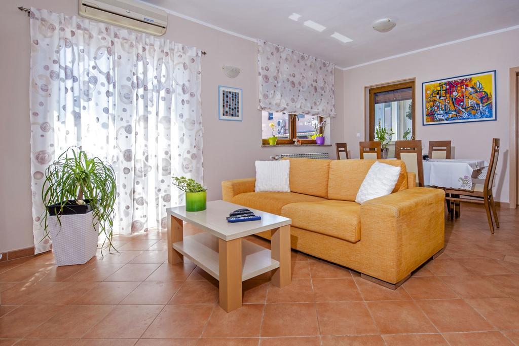 Apartments Karmen Rovinj Exterior photo
