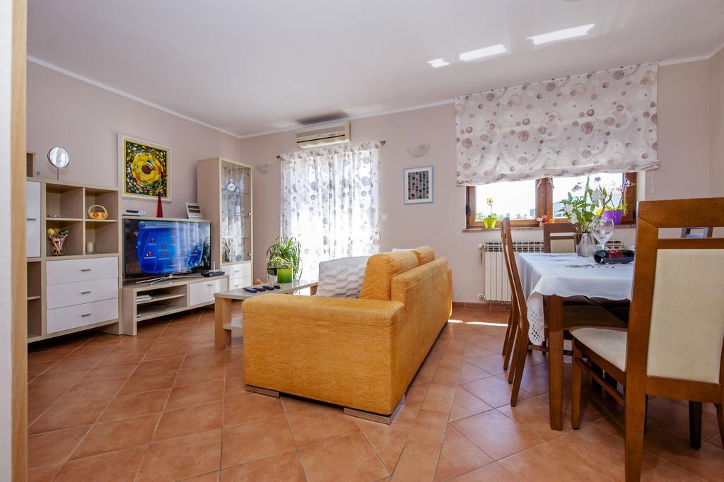 Apartments Karmen Rovinj Exterior photo