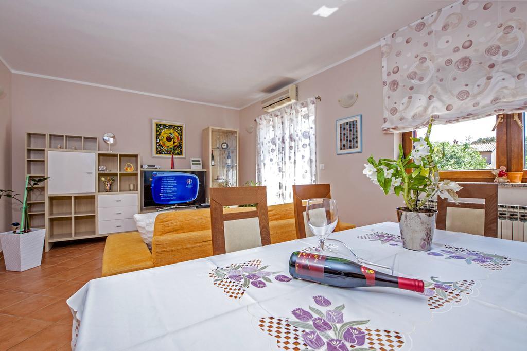 Apartments Karmen Rovinj Exterior photo
