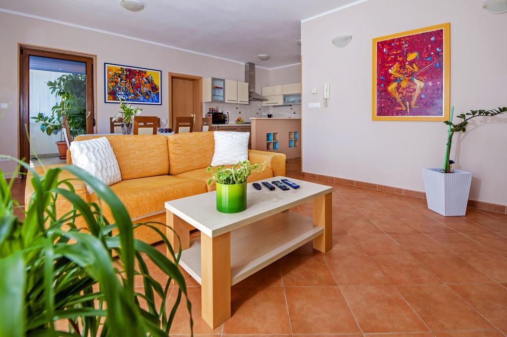 Apartments Karmen Rovinj Exterior photo