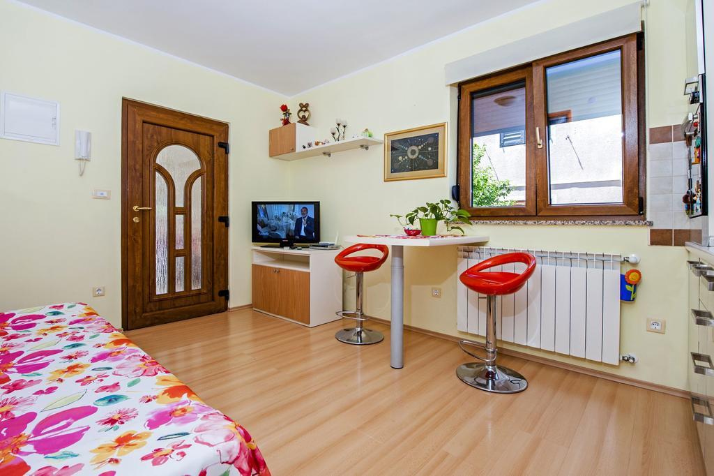 Apartments Karmen Rovinj Exterior photo