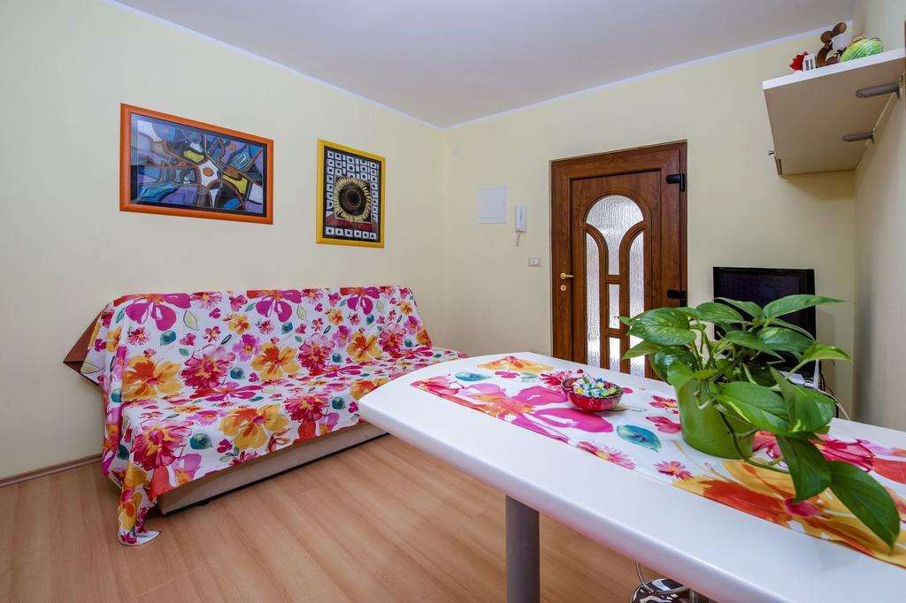 Apartments Karmen Rovinj Exterior photo