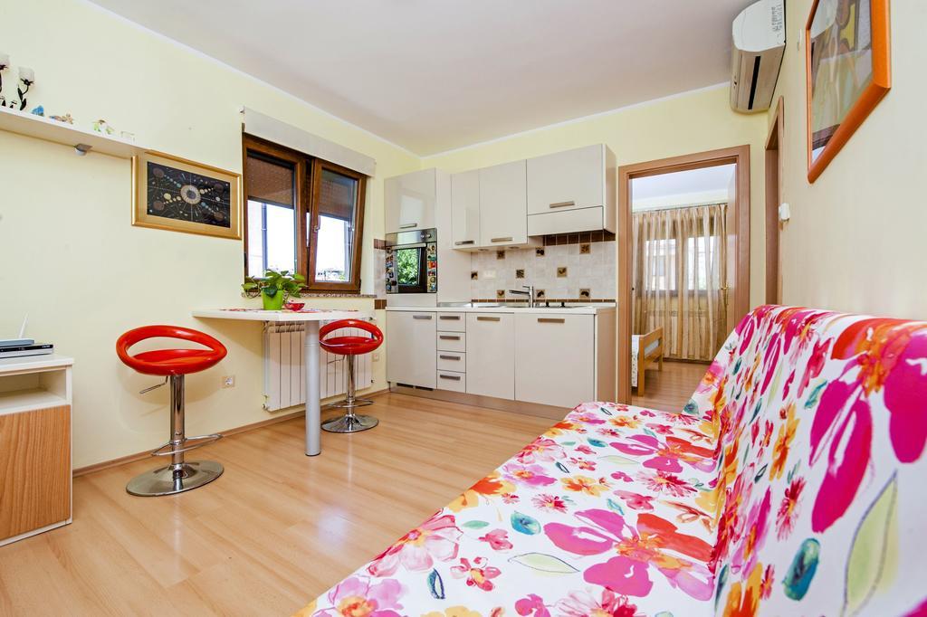 Apartments Karmen Rovinj Exterior photo