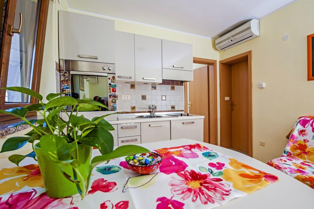 Apartments Karmen Rovinj Exterior photo